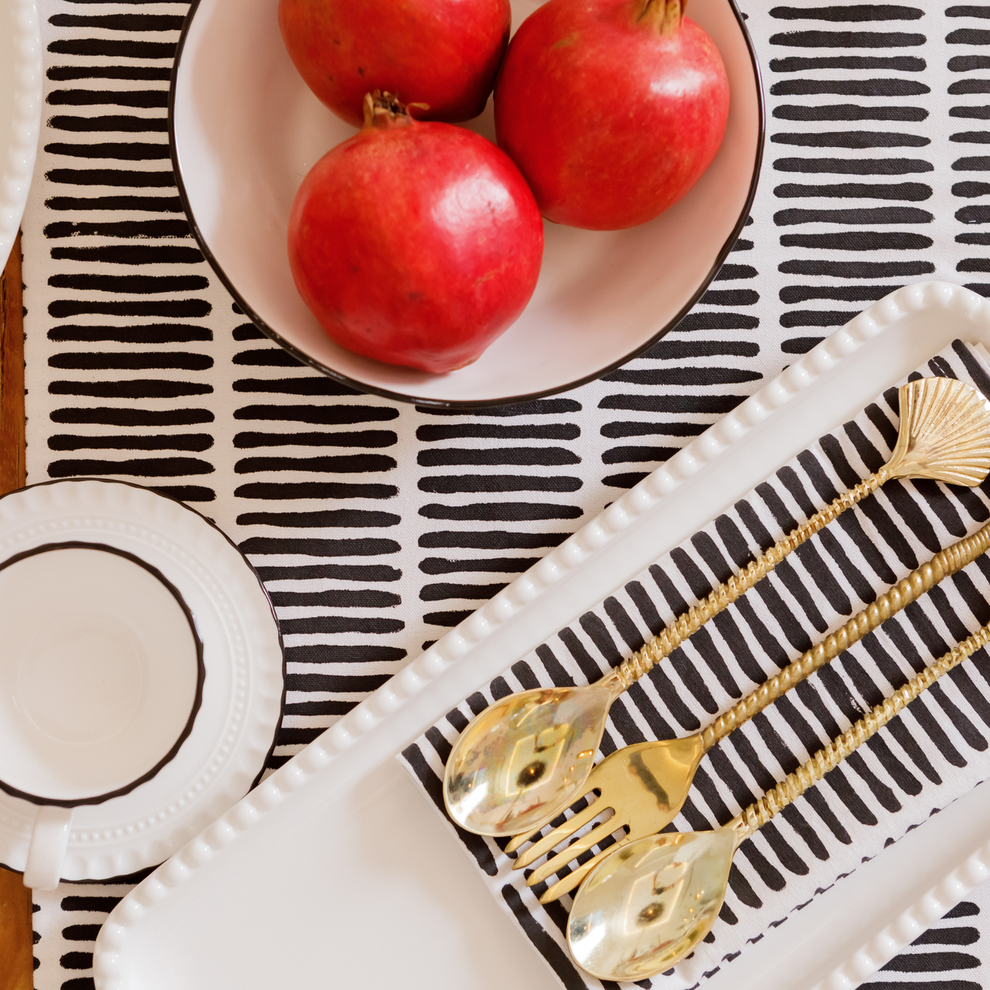 Monochrome Table Runner & Napkins in Anemone