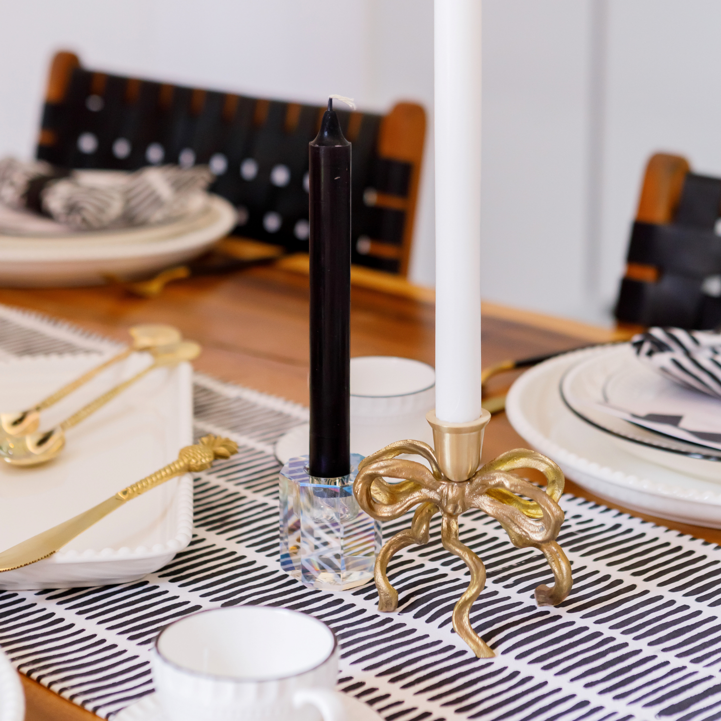 Monochrome Table Runner & Napkins in Anemone